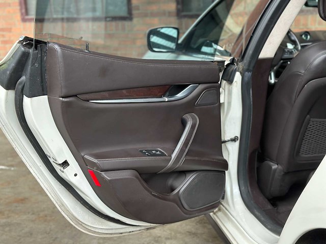 Maserati ghibli 3.0 v6 d 275pk 2015 (origineel-nl), hf-346-h - afbeelding 36 van  65