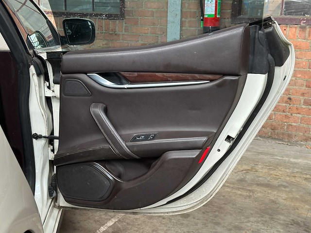 Maserati ghibli 3.0 v6 d 275pk 2015 (origineel-nl), hf-346-h - afbeelding 46 van  65