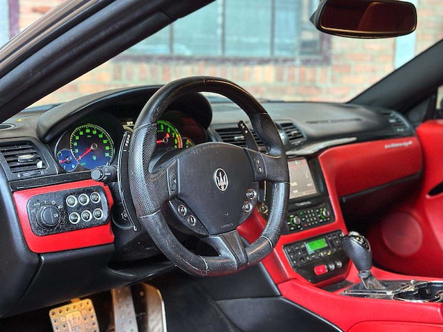 Maserati granturismo 4.7 v8 460pk 2016 - afbeelding 25 van  47