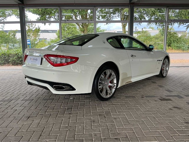 Maserati granturismo s mc-shift | 4.7 v8 | 2008 | youngtimer | 440 pk | mc-shift | 55.000 km | btw auto - afbeelding 32 van  33