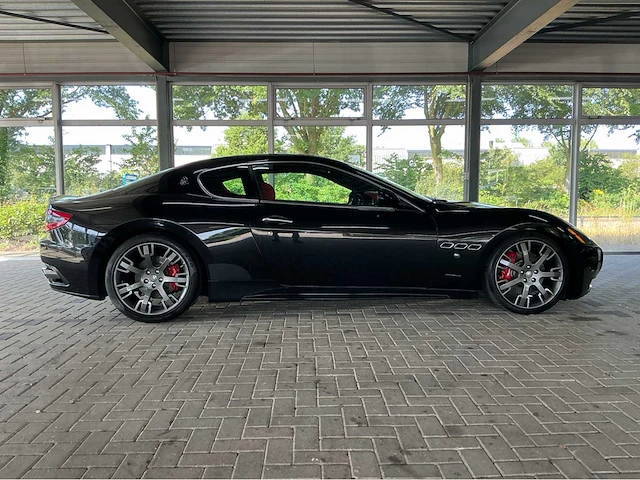 Maserati granturismo s mc-shift | 4.7 v8 | 2009 | youngtimer | 440 pk | 54.000 km | btw auto - afbeelding 2 van  2