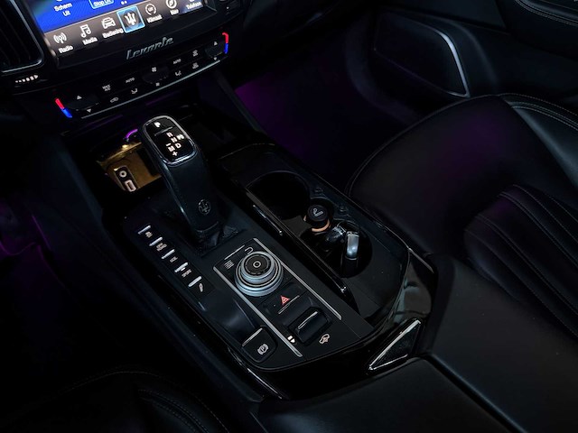 Maserati levante 3.0 v6 awd granlusso 349pk 2019, t-075-pr - afbeelding 19 van  44