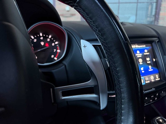Maserati levante 3.0 v6 awd granlusso 349pk 2019, t-075-pr - afbeelding 11 van  19
