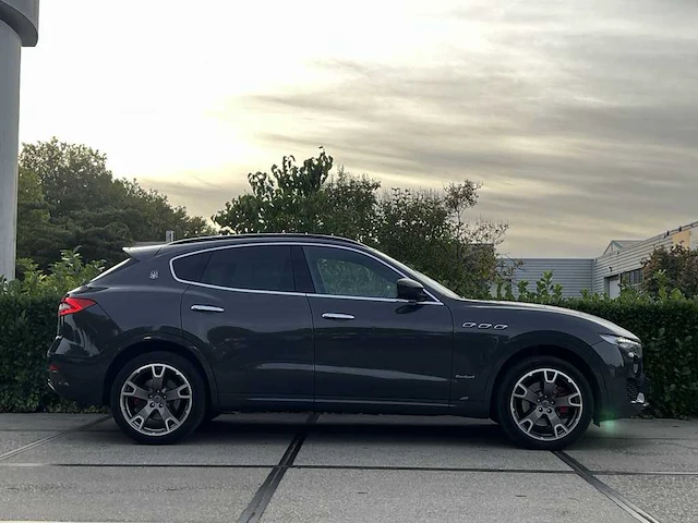 Maserati levante 3.0 v6 d awd granlusso | k-720-vj - afbeelding 2 van  36