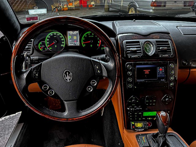 Maserati quattroporte 4.2 v8 400pk 2007 youngtimer - afbeelding 17 van  34