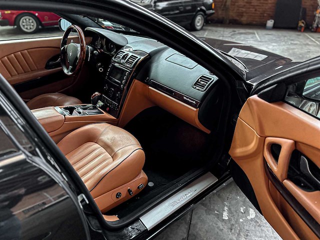 Maserati quattroporte 4.2 v8 400pk 2007 youngtimer - afbeelding 18 van  34