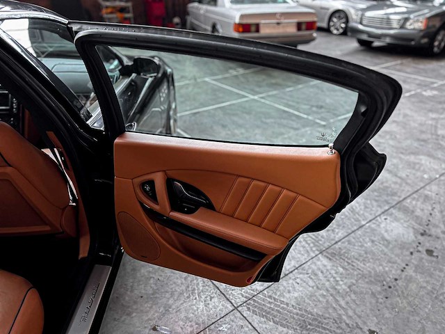 Maserati quattroporte 4.2 v8 400pk 2007 youngtimer - afbeelding 23 van  34