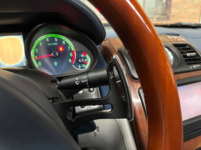 Maserati quattroporte 4.2 v8 401pk 2005 (40.000 km) youngtimer - afbeelding 11 van  33