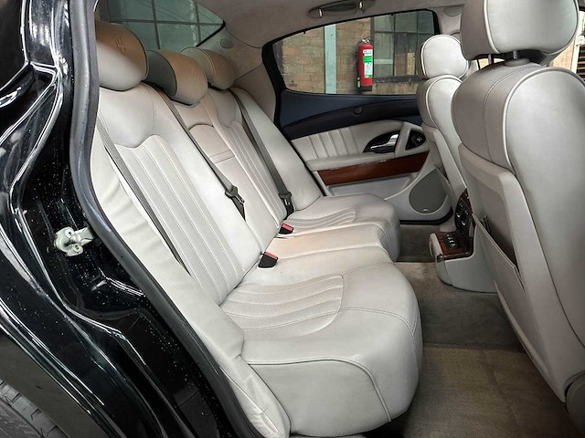 Maserati quattroporte 4.2 v8 401pk 2005 (40.000 km) youngtimer - afbeelding 24 van  33