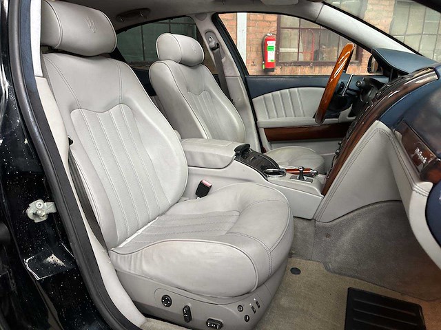 Maserati quattroporte 4.2 v8 401pk 2005 (40.000 km) youngtimer - afbeelding 25 van  33