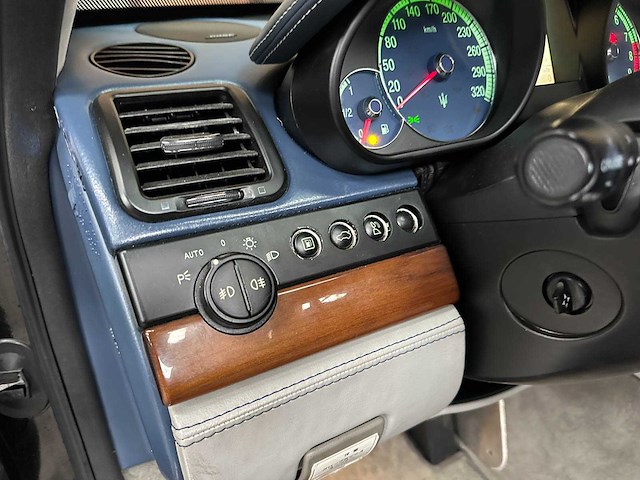 Maserati quattroporte 4.2 v8 401pk 2005 (40.000 km) youngtimer - afbeelding 11 van  39