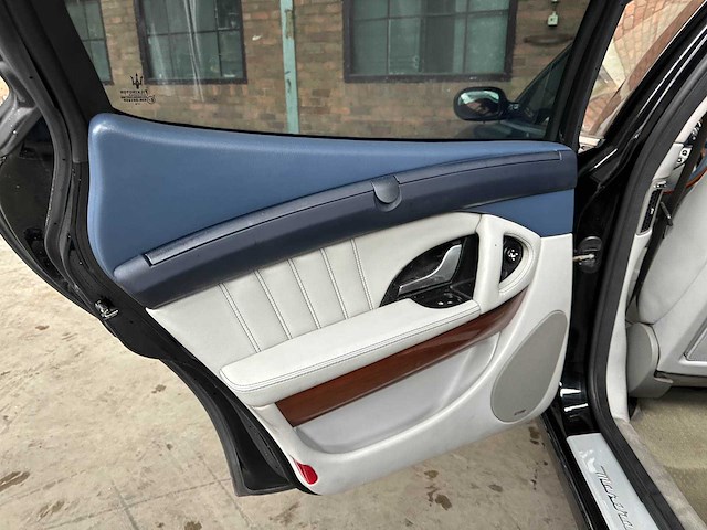 Maserati quattroporte 4.2 v8 401pk 2005 (40.000 km) youngtimer - afbeelding 23 van  39