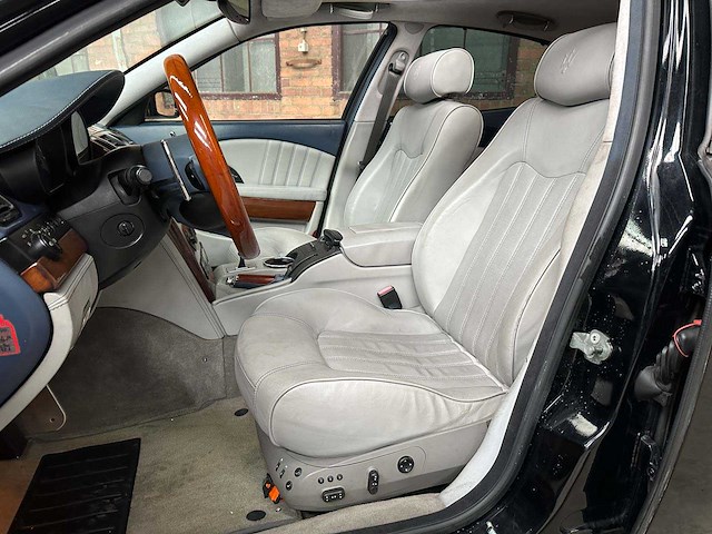 Maserati quattroporte 4.2 v8 401pk 2005 (40.000 km) youngtimer - afbeelding 27 van  39