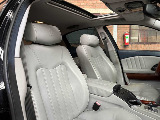 Maserati quattroporte 4.2 v8 401pk 2005 (40.000 km) youngtimer - afbeelding 31 van  39