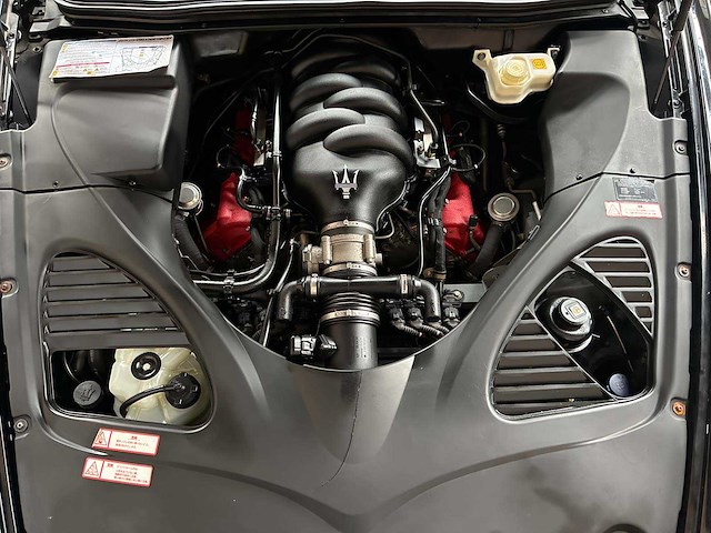 Maserati quattroporte 4.2 v8 401pk 2005 (40.000 km) youngtimer - afbeelding 32 van  39