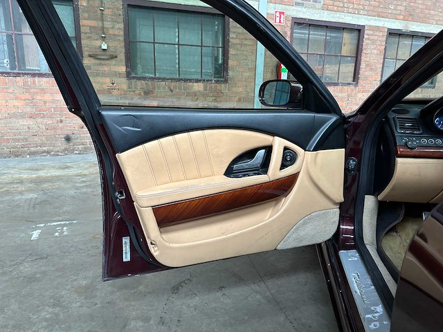 Maserati quattroporte 4.2 v8 401pk 2008 youngtimer - afbeelding 17 van  33