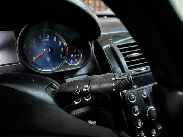 Maserati quattroporte 4.2 v8 440pk 2009 facelift youngtimer - afbeelding 11 van  30