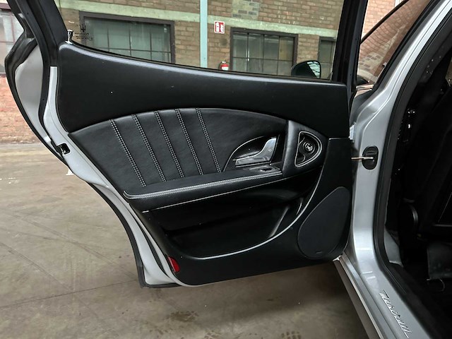 Maserati quattroporte 4.2 v8 440pk 2009 facelift youngtimer - afbeelding 18 van  30