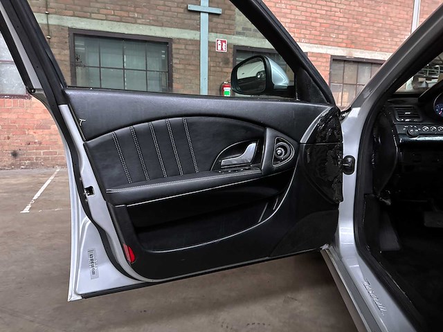 Maserati quattroporte 4.2 v8 440pk 2009 facelift youngtimer - afbeelding 9 van  16