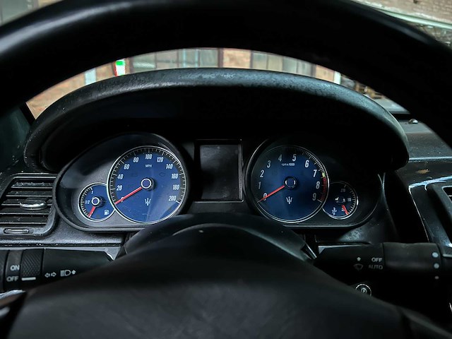 Maserati quattroporte 4.2 v8 440pk 2009 facelift youngtimer - afbeelding 12 van  26