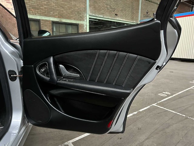 Maserati quattroporte 4.2 v8 440pk 2009 facelift youngtimer - afbeelding 16 van  26