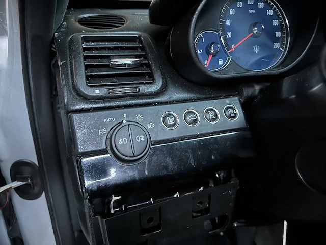 Maserati quattroporte 4.2 v8 440pk 2009 facelift youngtimer - afbeelding 6 van  17