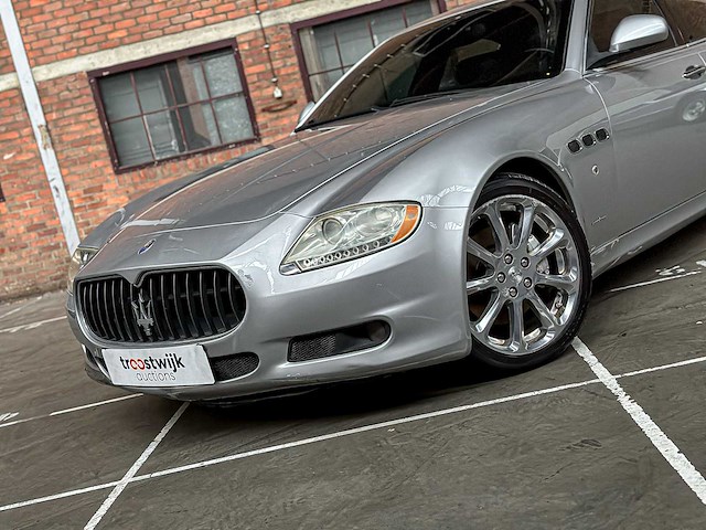 Maserati quattroporte 4.2 v8 440pk 2009 facelift youngtimer - afbeelding 16 van  17