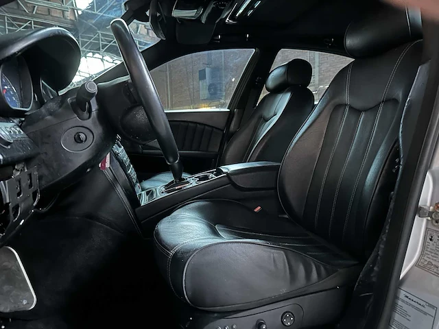Maserati quattroporte 4.2 v8 440pk 2009 facelift youngtimer - afbeelding 13 van  30
