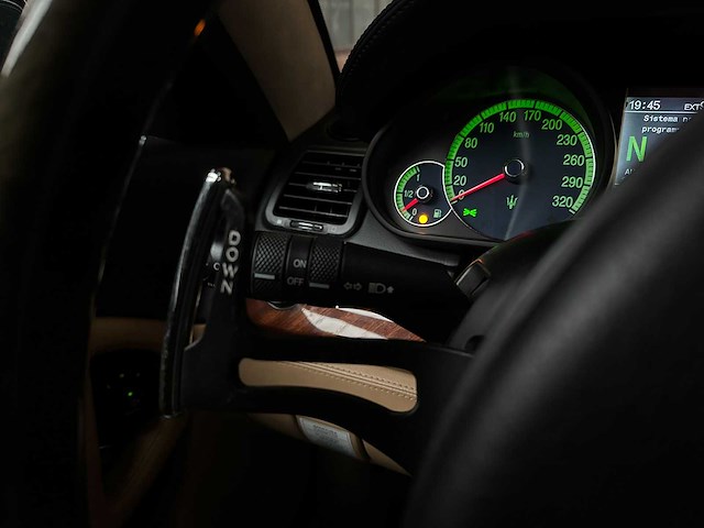 Maserati quattroporte 4.2 v8 duo select 400pk 2006, l-851-rk youngtimer - afbeelding 27 van  47