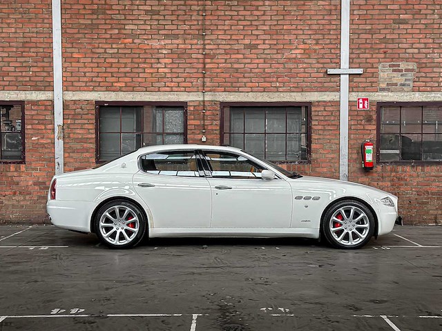 Maserati quattroporte 4.2 v8 executive gt 401pk 2007 youngtimer - afbeelding 1 van  13