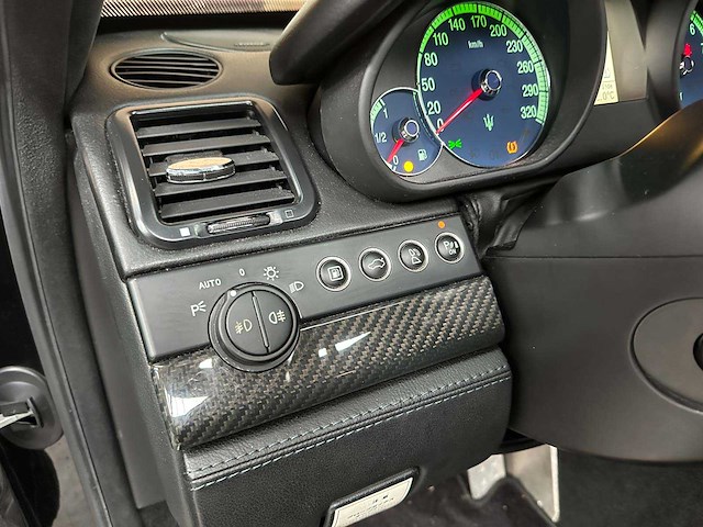 Maserati quattroporte 4.2 v8 sport gt 401pk zf 2007 -youngtimer- - afbeelding 27 van  35