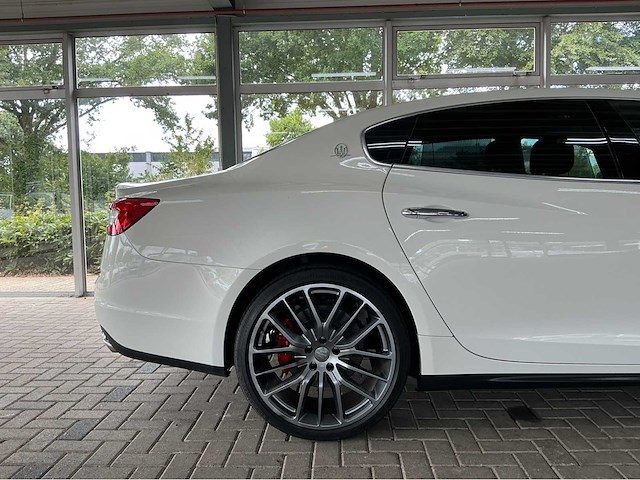 Maserati quattroporte gts 3.8 v8 531hp 2013 (carbon) (29,000 km) btw auto - afbeelding 3 van  42