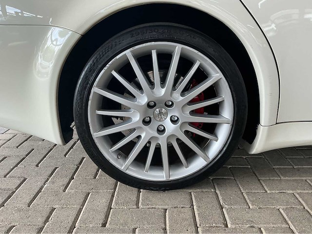 Maserati quattroporte sport gts | 4.7 v8 | 2010 | youngtimer | 440 pk | sport gt s | carbon | btw auto - afbeelding 4 van  35