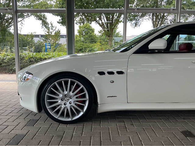 Maserati quattroporte sport gts | 4.7 v8 | 2010 | youngtimer | 440 pk | sport gt s | carbon | btw auto - afbeelding 34 van  35