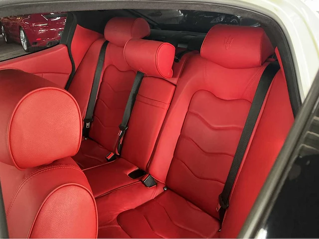 Maserati quattroporte sport gts | 4.7 v8 | 2010 | youngtimer | 440 pk | sport gt s | carbon | btw auto - afbeelding 16 van  34