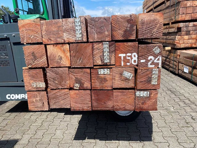 Massaranduba balken fijnbezaagd 4000x150x150mm (12x) - afbeelding 3 van  4