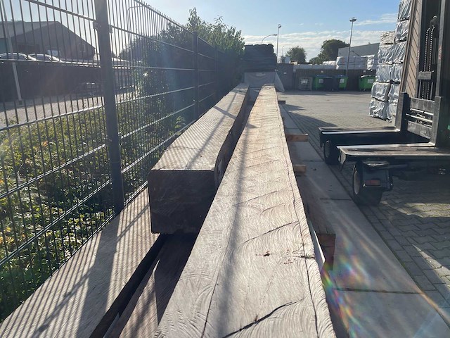Massaranduba constructiebalk fijnbezaagd 8500x250x250mm - afbeelding 1 van  3