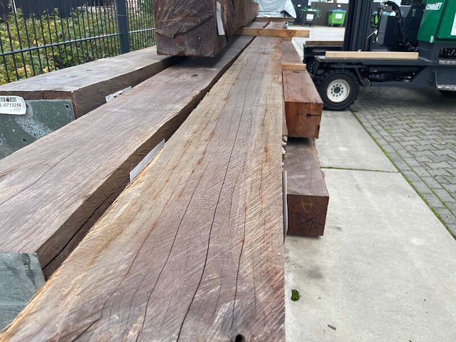 Massaranduba constructiebalken fijnbezaagd, 250x250mm, lengte 1010cm - afbeelding 1 van  3