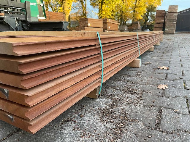 Massaranduba damwand-/ paardenboxprofiel 5000x195x28mm (75x) - afbeelding 2 van  4