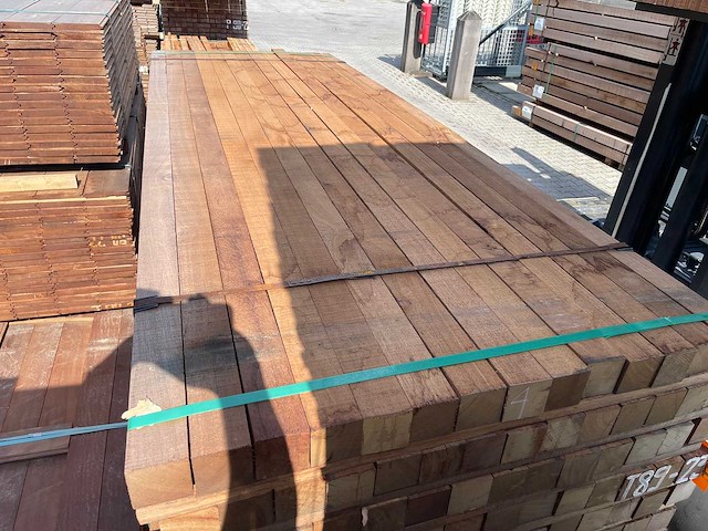 Massaranduba palen fijnbezaagd 3050x70x70mm (52x) - afbeelding 1 van  4