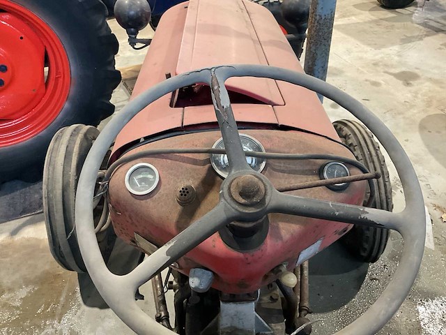 Massey ferguson - - vintage tractor - afbeelding 8 van  9