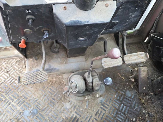 Massey ferguson - 2000 - mf690-4wd - tractor - afbeelding 11 van  20