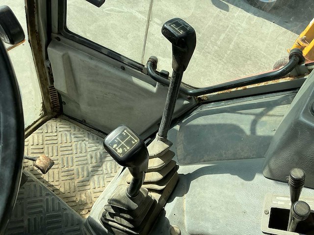 Massey-ferguson - 3050 - tweewielaangedreven landbouwtractor - afbeelding 1 van  9