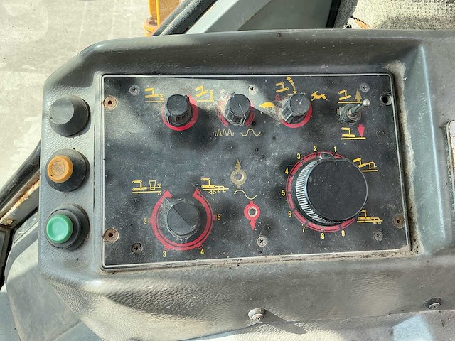 Massey-ferguson - 3050 - tweewielaangedreven landbouwtractor - afbeelding 2 van  9