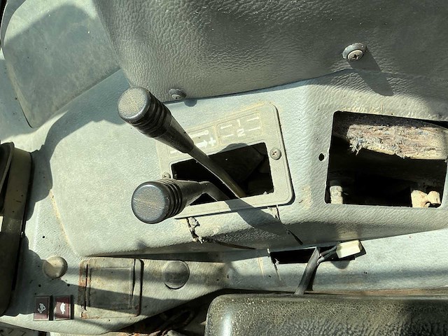 Massey-ferguson - 3050 - tweewielaangedreven landbouwtractor - afbeelding 3 van  9