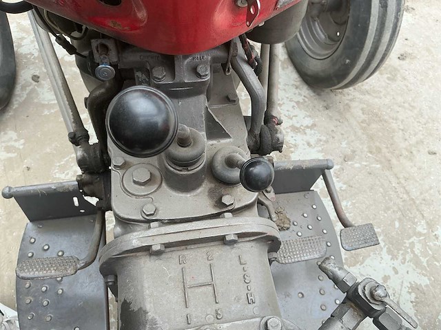 Massey ferguson - 35 - tweewielaangedreven landbouwtractor - afbeelding 28 van  34