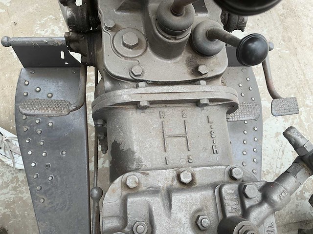 Massey ferguson - 35 - tweewielaangedreven landbouwtractor - afbeelding 27 van  34