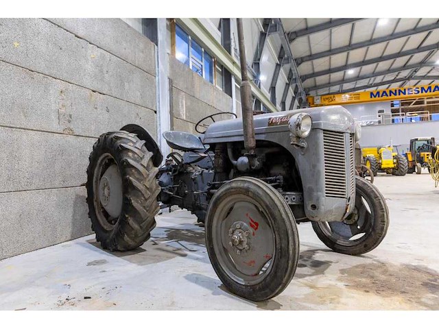 Massey ferguson - tef 20 - vintage tractor - afbeelding 7 van  11
