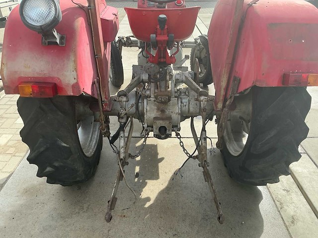 Massey ferguson 130 tweewielaangedreven landbouwtractor - afbeelding 9 van  31