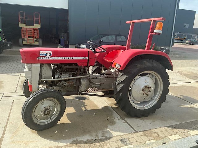 Massey ferguson 130 tweewielaangedreven landbouwtractor - afbeelding 12 van  31